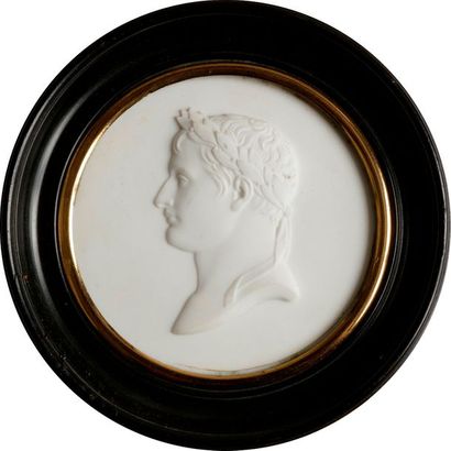 null Portraits de Napoléon Ier empereur lauré, et de Napoléon III, en buste de profil...
