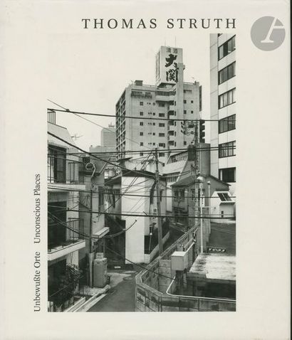  STRUTH, THOMAS (1954) Unbewußte Orte - Unconscious Places. Verlag der Buchhanlung,...