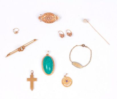 null Lot de bijoux en or 18K (750) comprenant : une broche-barrette ornée d'une perle,...