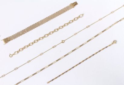 null Lot de bijoux en or 18K (750) comprenant : un collier, une chaîne filigranée,...