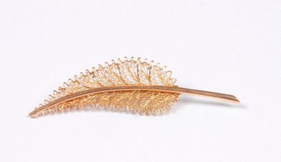 null Broche feuille en or 18K (750) filigranée. Poids : 9,4 g