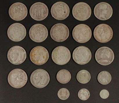 null Lot de 17 pièces en argent: Poids : 462, 3 g
- 9 pièces de 5 Francs françaises...