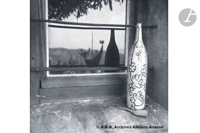 null NICOLE ET MICHEL ANASSE (1937-2012) & (NÉ EN 1935)
Femme assise sous une treille,...