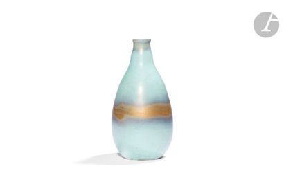 null JEAN BESNARD (1889-1958)
Vase piriforme à col renflé.
Épreuve en céramique émaillée...