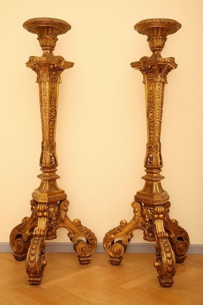 null PAIRE DE PORTES TORCHERES 

Style Louis XIV -Epoque Napoléon III 

Bois sculpté,...