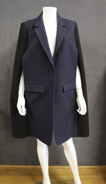 null DKNY - Collection Resort 2016 - Variation Look n°2

Cape en drap de laine bicolore...