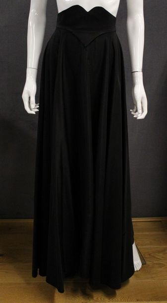 null Fin XIXème, 1950 Lot de jupes dont un jupon rayé écru, noir