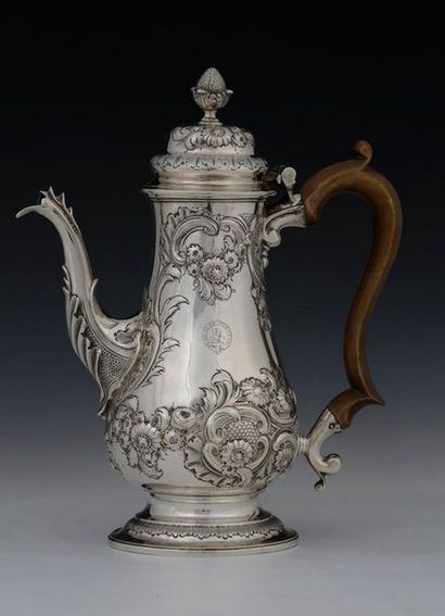 null CAFETIERE en argent 800 Millièmes Angleterre Epoque George III par William TURTON...