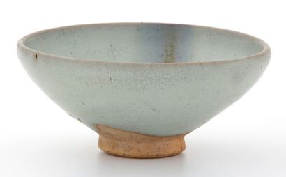 null CHINE Période Yuan (1271-1368)

COUPE sur petit talon en céramique et émail...