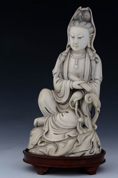 null CHINE Début du XXème Siècle - SCULPTURE en ivoire représentant une Guanyin en...