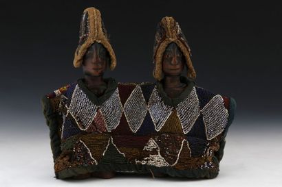 null YOROUBA NIGERIA Paire de statuettes de jumeaux Ere Ibeji Style d'EGBADO 

Lignage...