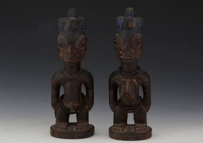 null YOROUBA NIGERIA Paire de statuettes de jumeaux Ere Ibeji Style de OYO 

Lignage...