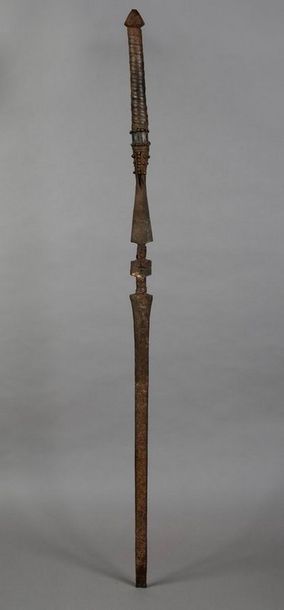 null YOROUBA NIGERIA Baton épée			

Baton "Opa Orisa Oko",le manche en bois recouvert...