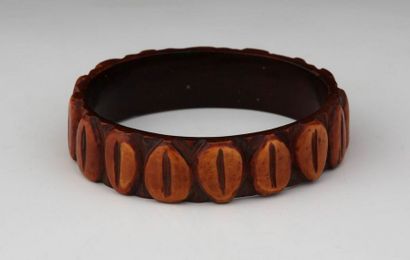 null BAMILEKE CAMEROUN Bracelet en ivoire			

Rare bracelet en ivoire sculpté de...