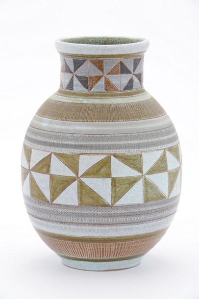 null Dominique GUILLOT (XXème)

Vase géométrique 

Céramique émaillée 

Signé

H....