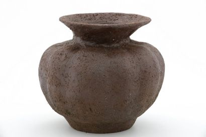 null TIM ORR (XXème)

Vase courge 

Terre chamotée 

H. 28 cm



Note : Pour chaque...