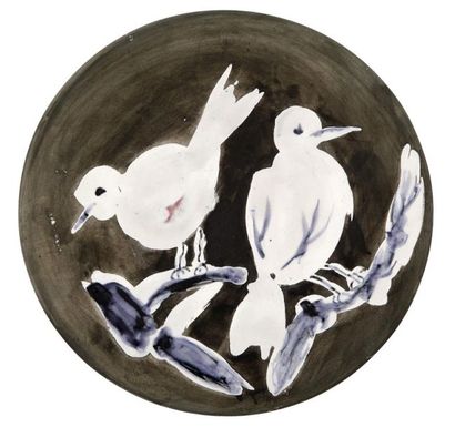 null Pablo PICASSO (1881-1973) & Atelier MADOURA 

Assiette Two birds n°95, 1963

Céramique...