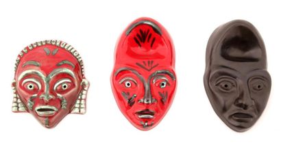 null Hélène UGO (XXème)

Suite de trois masques primitifs 

Céramiques émaillées...