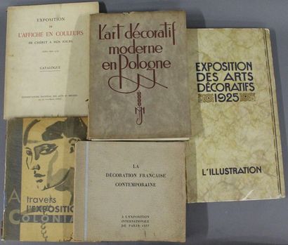 null LOT de 5 volumes : 

a) A travers l'exposition coloniale. Par E. L. Nicoll....