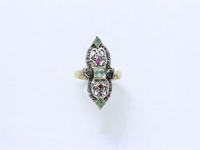 null Bague marquise en or 750 et argent 800 millièmes habillée de pierres précieuses,...