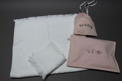 null HERMES Paris Ligne Enfant

Set pour jeune fille composé d'une serviette en coton...