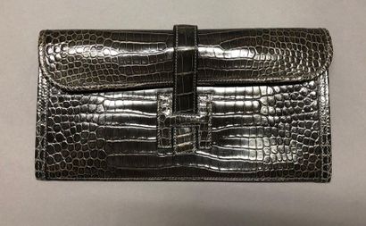 null HERMES Paris made in France Année 2005

Magnifique pochette "Jige Elan" 29 cm...