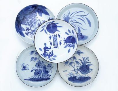 null VIETNAM XVIIIème - XIXème Siècle

Lot de cinq COUPES en porcelaine bleu blanc,...