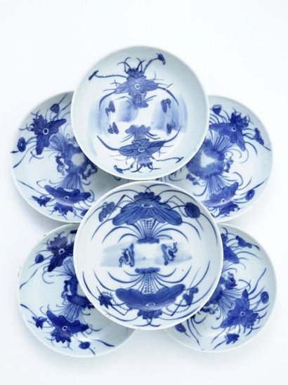 null VIETNAM XVIIIème - XIXème Siècle

Lot de six COUPES en porcelaine bleu blanc...