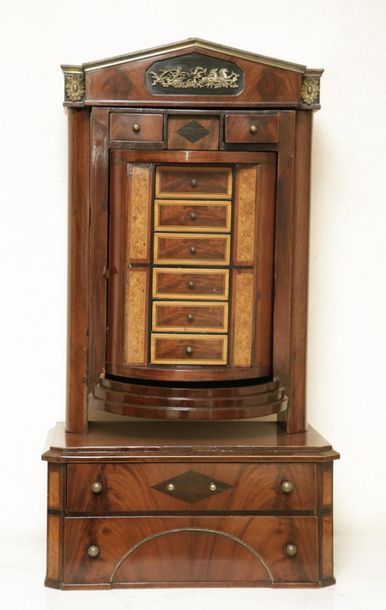 null CABINET 

Autriche - Biedermeier - XIXème Siècle 

Placage d'acajou, bois noirci...