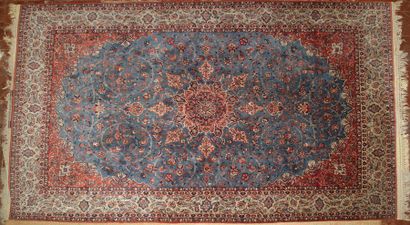 null RUG Isfahan 

Modern 

Knotted wool and silk 

Decoration of a central rosette...