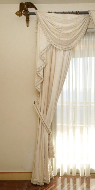 null PAIR OF DOUBLE CURTAINS (247 x 75 cm) AND CANTONNES 

Napoleon III style 

White...