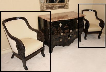 null PAIR OF GONDOLA SHEPHERDS 

Empire Style 

Moulded and carved mahogany with...