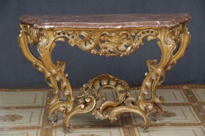 null CONSOLE 

Style Louis XV - Fin du XIXème Siècle 

Bois et stuc doré 

Décor...