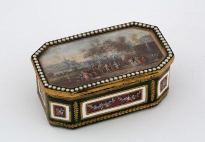 null TABACCO BOX 

Louis XVI style - XIXth Century 

Gilded brass, polychrome enamel...