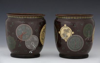 null JAPAN, Meiji period, late 19th century

Pair of large opening vases in polychrome...