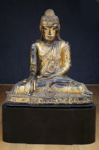 null BURMA, early 20th century

Very important Buddha in gold lacquered wood on a...