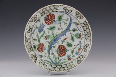 null TURKEY - IZNIK (17th Century)

Hollow siliceous ceramic dish with polychrome...
