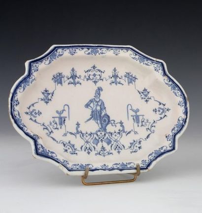 null MOUSTIERS, 18th Century

Earthenware dish decorated with the Berain of a soldier...