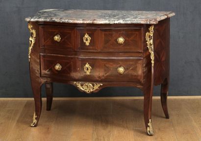 null REGENCE period curved COMMODE in amaranth marquetry opening by four drawers...