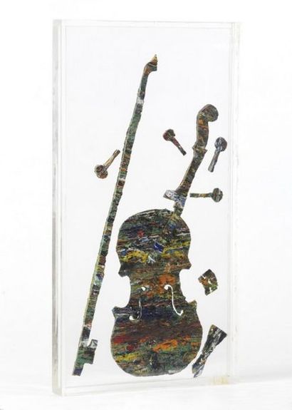 null ARMAN (1928-2015)

Violon peint et découpé sous plexiglass

Signé sur le violon

Gravé...