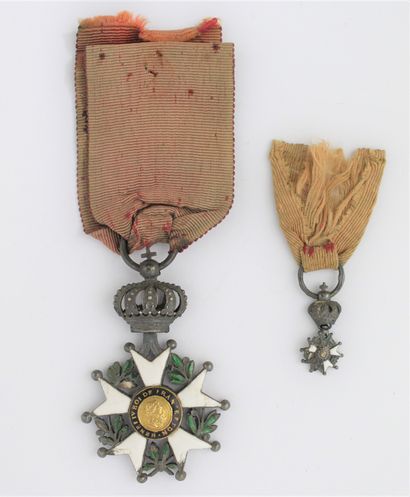 null FRANCE 

ORDRE DE LA LEGION D’HONNEUR 

ETOILE DE CHEVALIER du 4e type, légèrement...