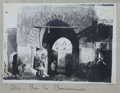 LIBAN - SYRIE TURQUIE - CILICIE. Vers 1920. 
70 photographies. ALEP : fenêtres du...