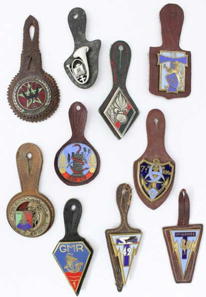 null INSIGNES 

SET OF 10 BADGES : 

7th RIMA, 30th Cie, 1st Army Transmissions,...