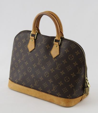 null Louis VUITTON année 1999

SAC " Alma " 30cm en toile Monogram et cuir naturel,...