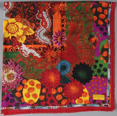 null Christian LACROIX

CHÂLE en étamine de laine imprimée d'un motif floral multicolore,...