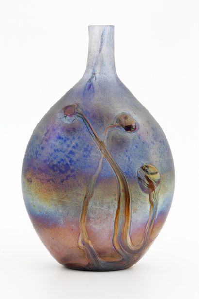 null Jean Claude NOVARO (1943-2015)

Vase bouteille en verre soufflé irisé

H. 29...