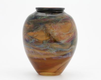 null Jean Claude NOVARO (1943-2015)

Vase en verre dans les tons marbrés polychromes

H....