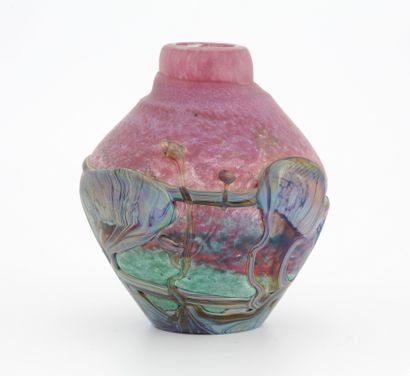 null 
Jean Claude NOVARO (1943-2015)

Vase en verre soufflé polychrome rose et vert

H....