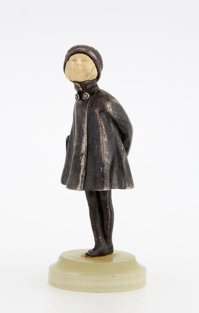 null Dimitri CHIPARUS (1886-1947)

Fillette au cartable

Sculpture chryséléphantine,...