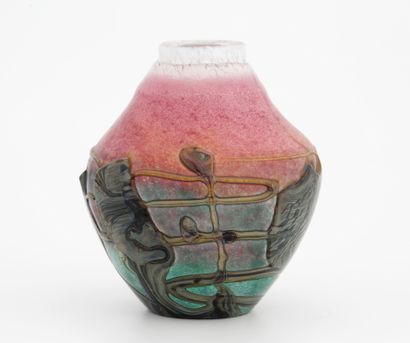 null Jean Claude NOVARO (1943-2015)

Vase en verre soufflé rose et blanc

H. 18 ...
